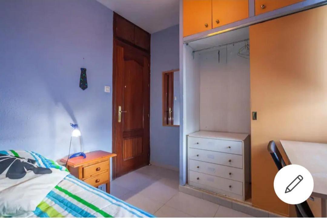 Piso Con Buena Red Wiffi Fibra Optica Alquiler De Habitaciones เซบีญา ภายนอก รูปภาพ